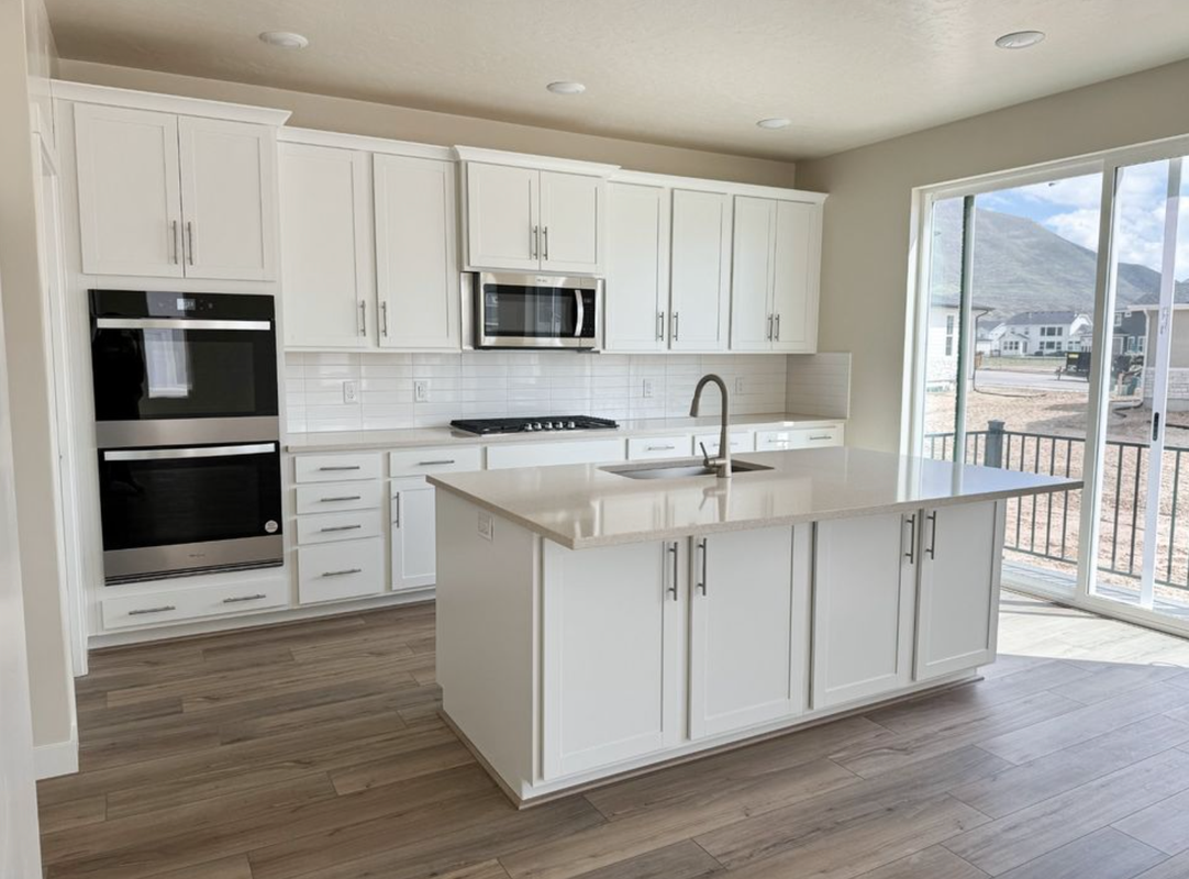 1353 W Mapleton Heights Ct - Photo 3 of 15