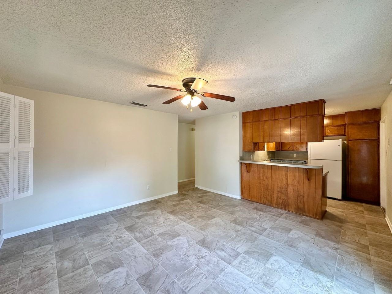 1005 Bonner Dr - Photo 2 of 24