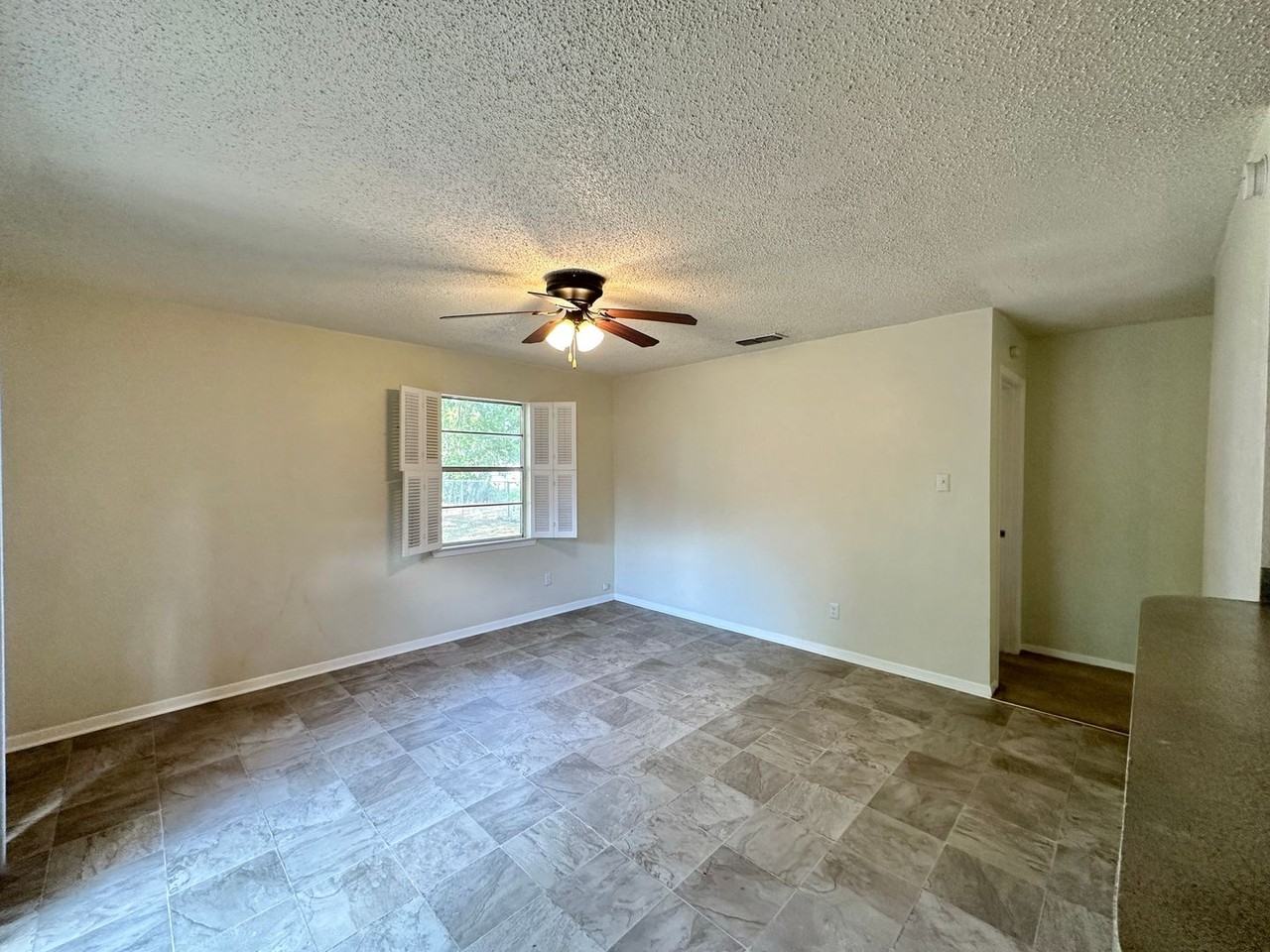 1005 Bonner Dr - Photo 3 of 24