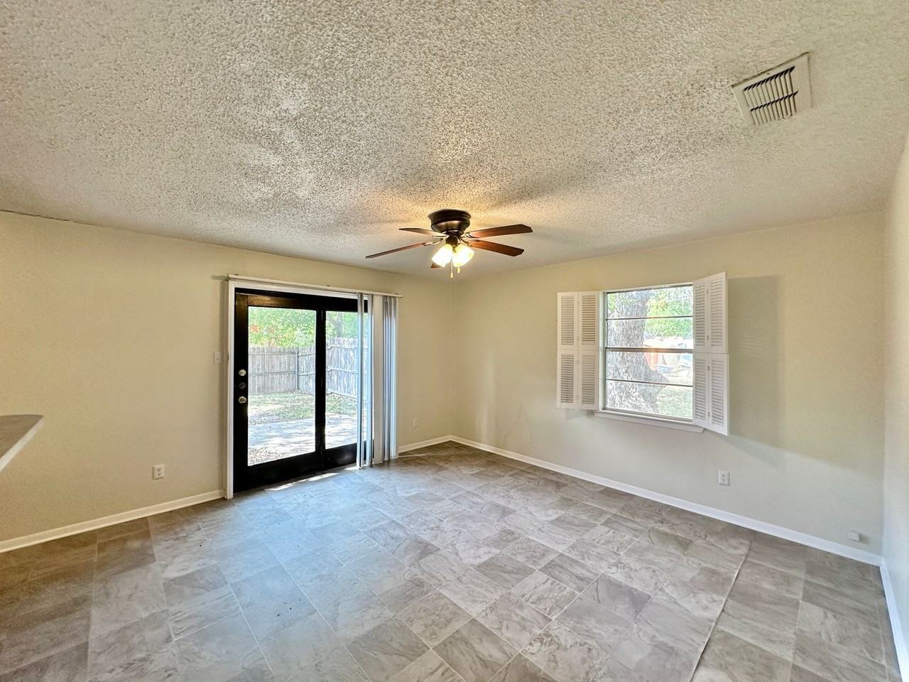 1005 Bonner Dr - Photo 4 of 24