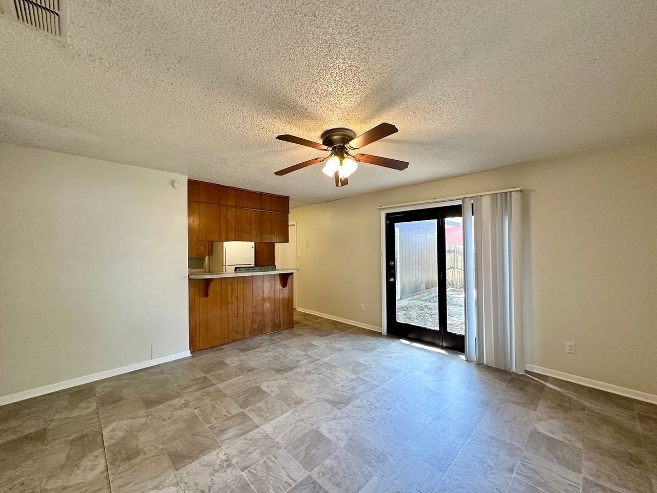 1005 Bonner Dr - Photo 5 of 24