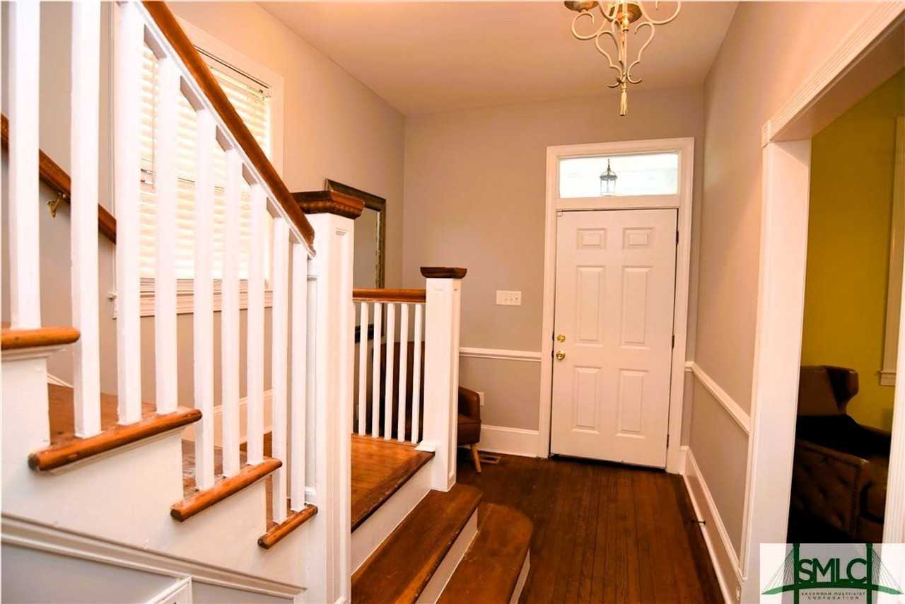 519 E 37th St - Photo 4 of 28