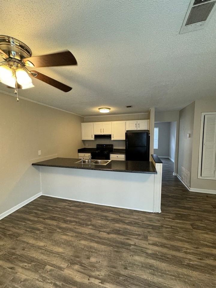 2311 Walden Dr - Photo 3 of 12
