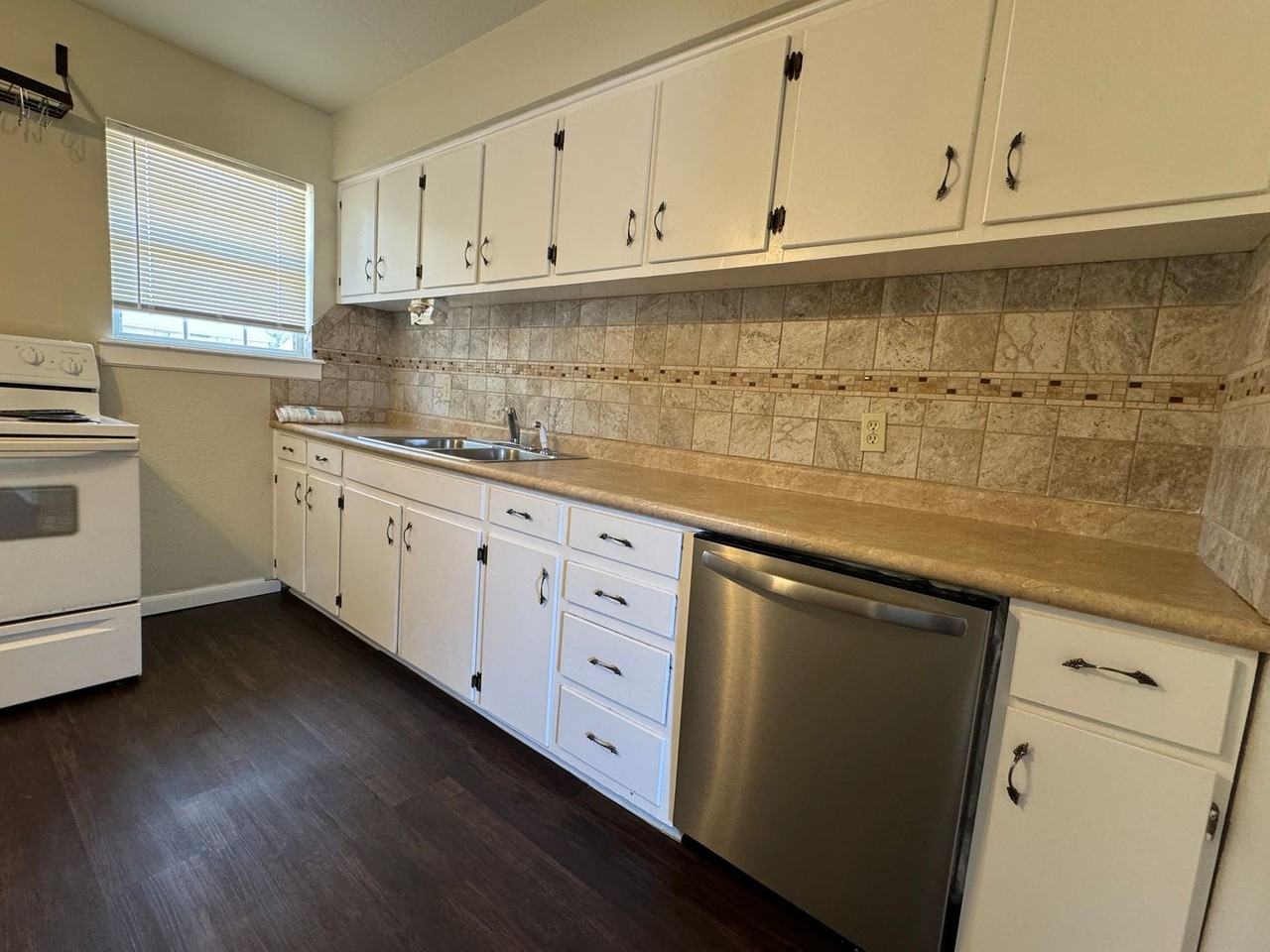 5407 Nw Kinyon Ave - Photo 4 of 11