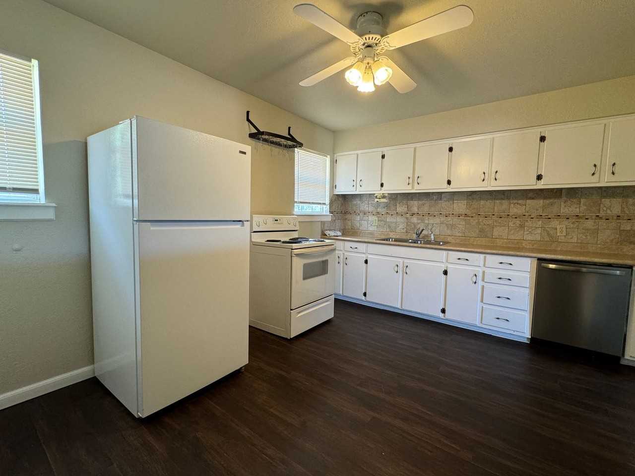 5407 Nw Kinyon Ave - Photo 5 of 11