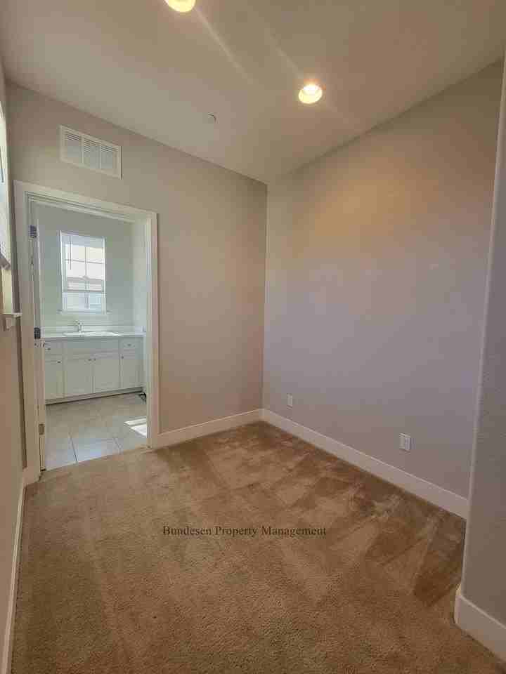 1829 Kelly Pl - Photo 4 of 27