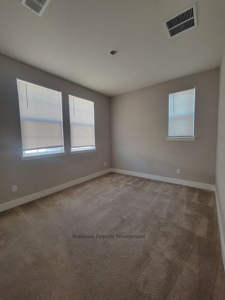 1829 Kelly Pl - Photo 5 of 27