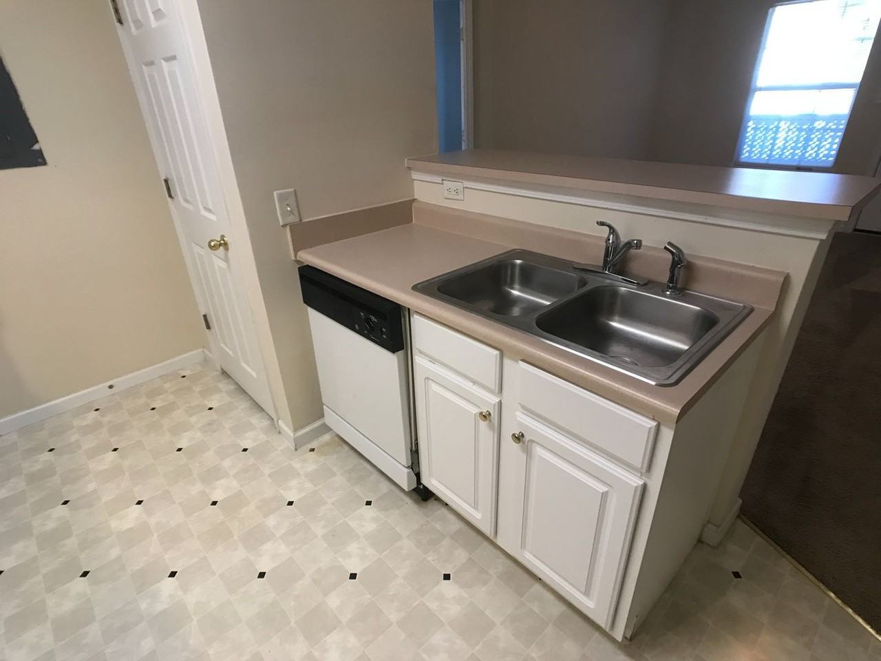 3204 Walden Park Dr - Photo 3 of 10