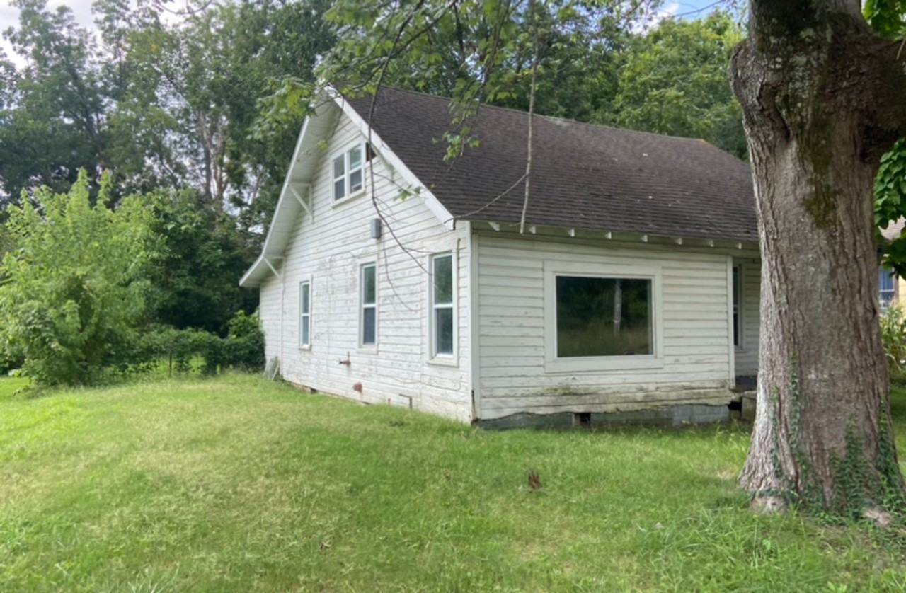 310 W Neat St - Photo 2 of 7