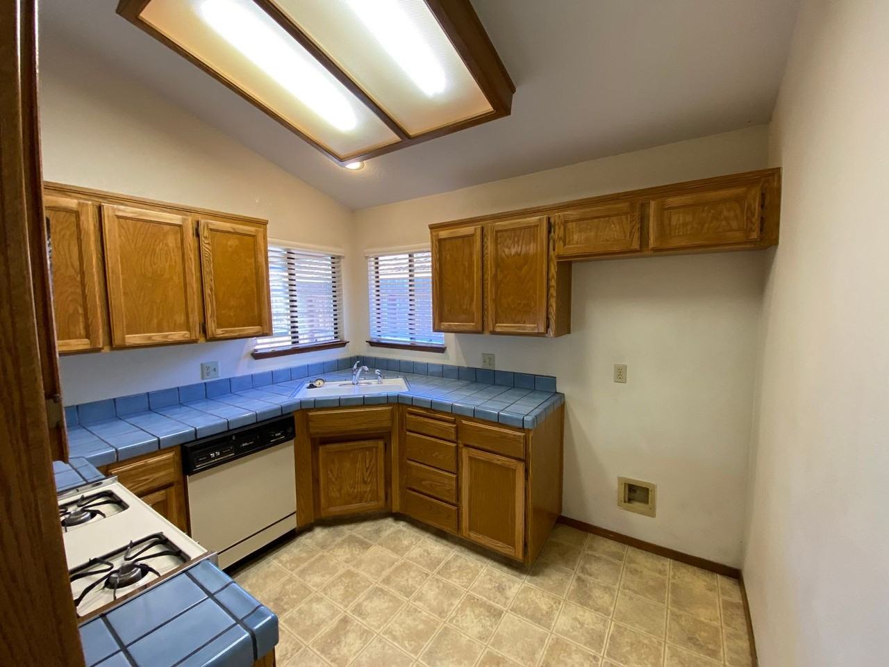 1348 E Ferguson Ct - Photo 5 of 29