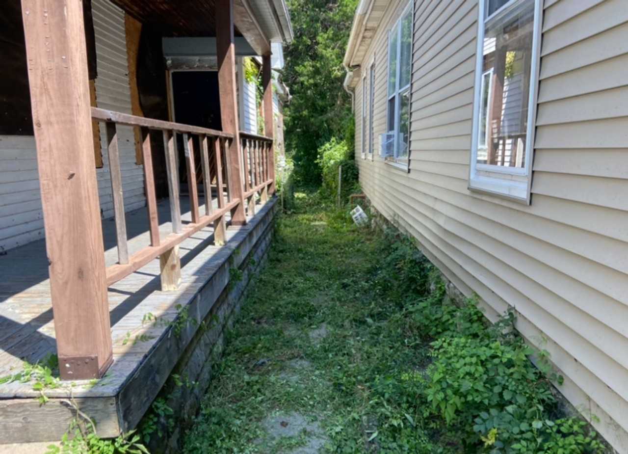 115 N Cherry St - Photo 3 of 21