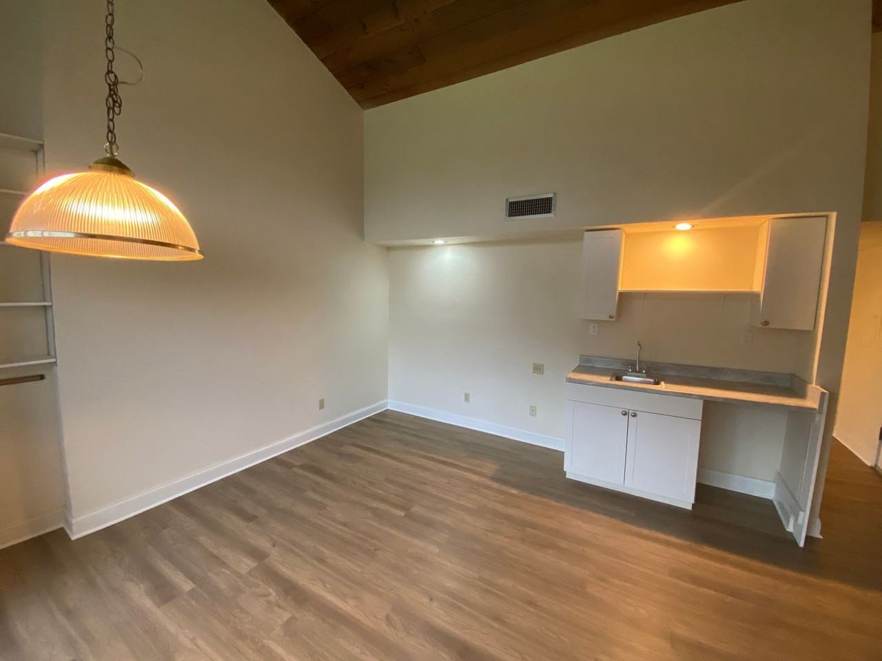 528 Maple Leaf Ct - Photo 5 of 12