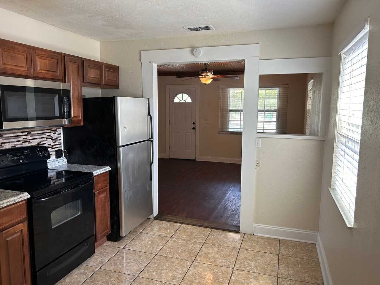1315 W Nassau St - Photo 4 of 8