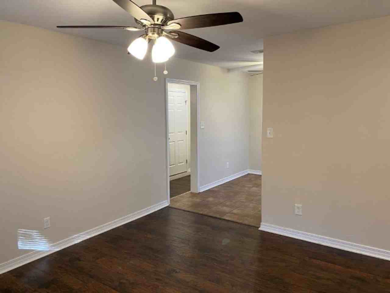 5660 Graymont Ln - Photo 3 of 16