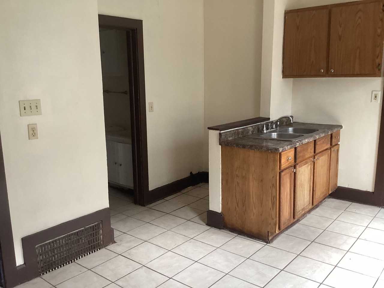 229 N 36th St - Photo 3 of 9