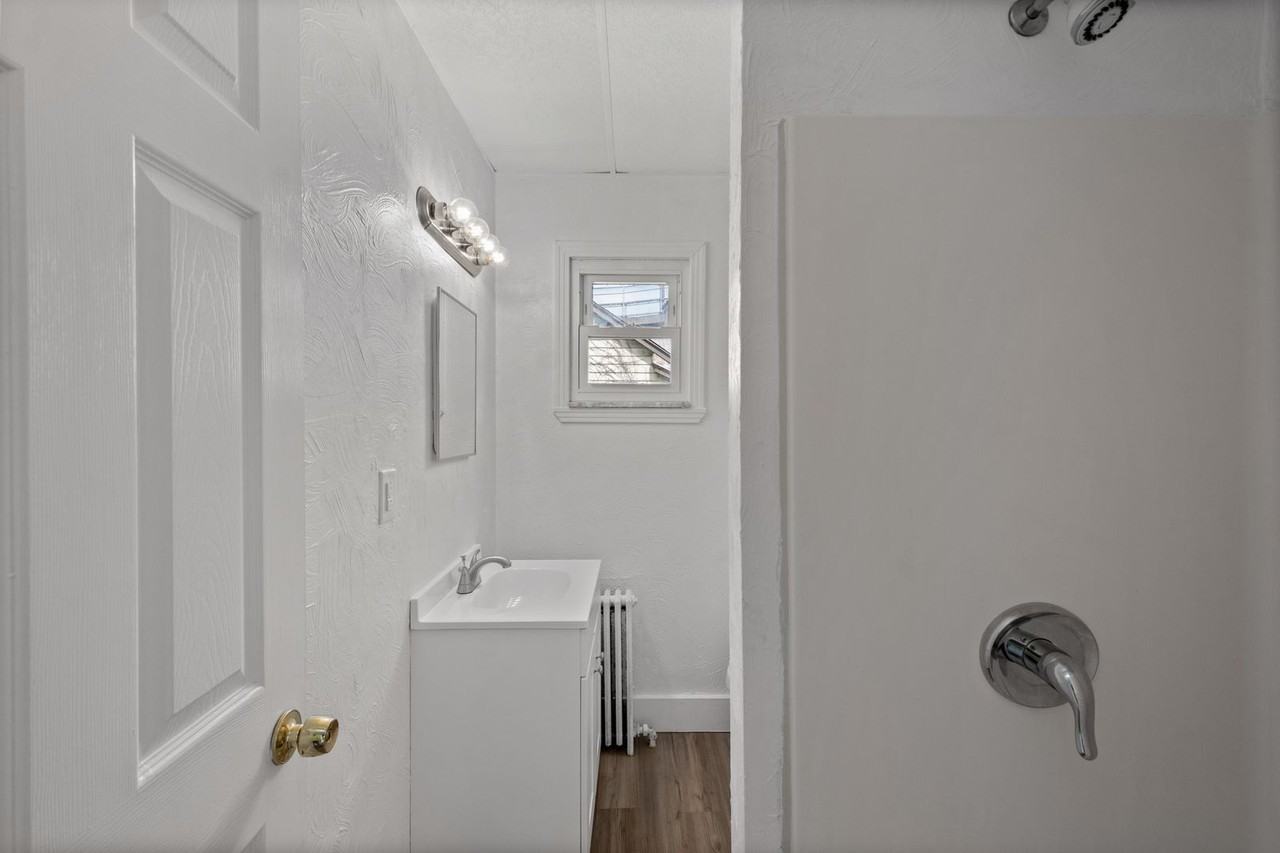 207 Fleet St - Photo 2 of 18