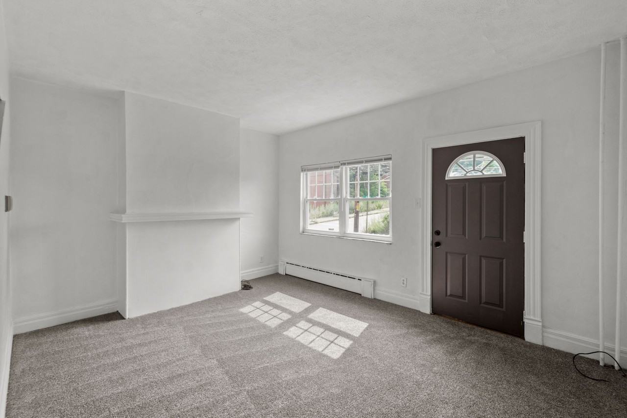 207 Fleet St - Photo 3 of 18