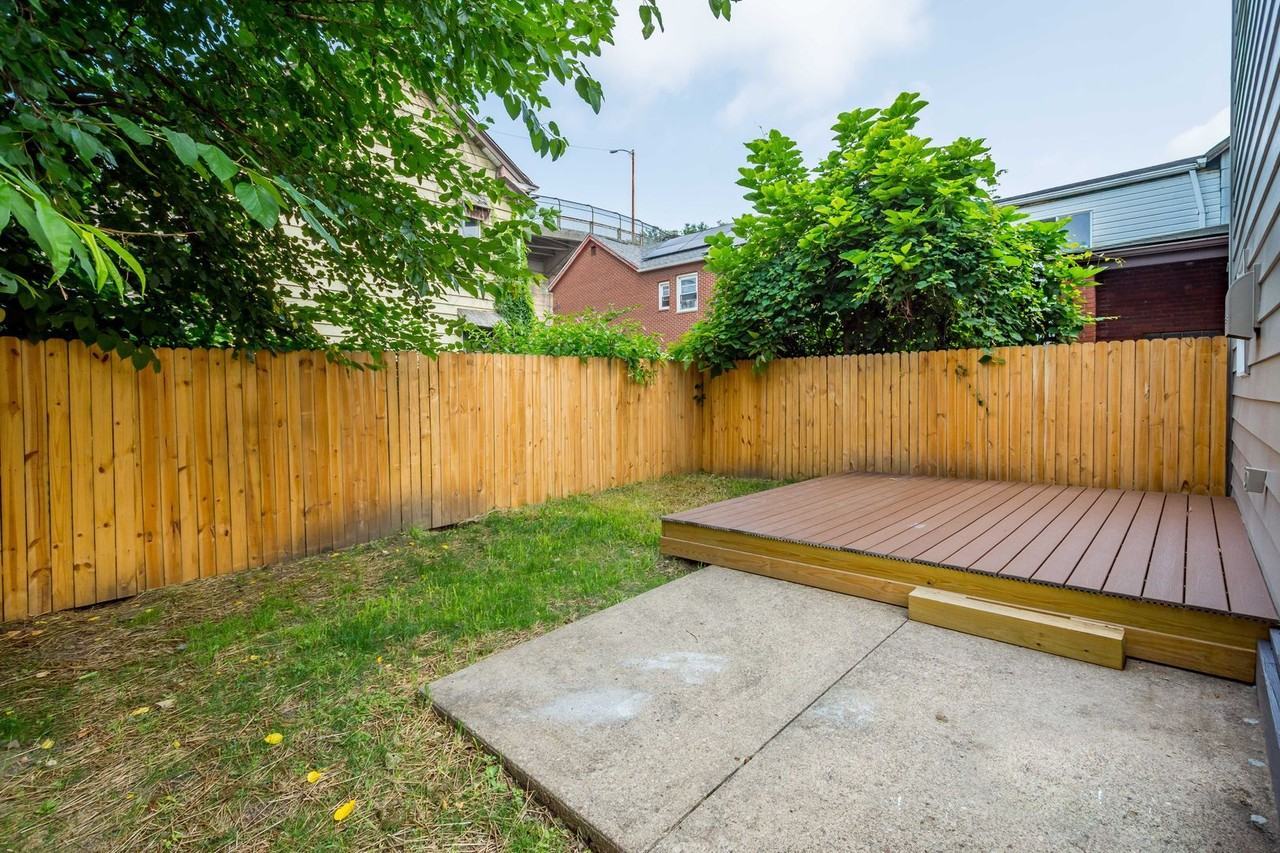 207 Fleet St - Photo 7 of 18