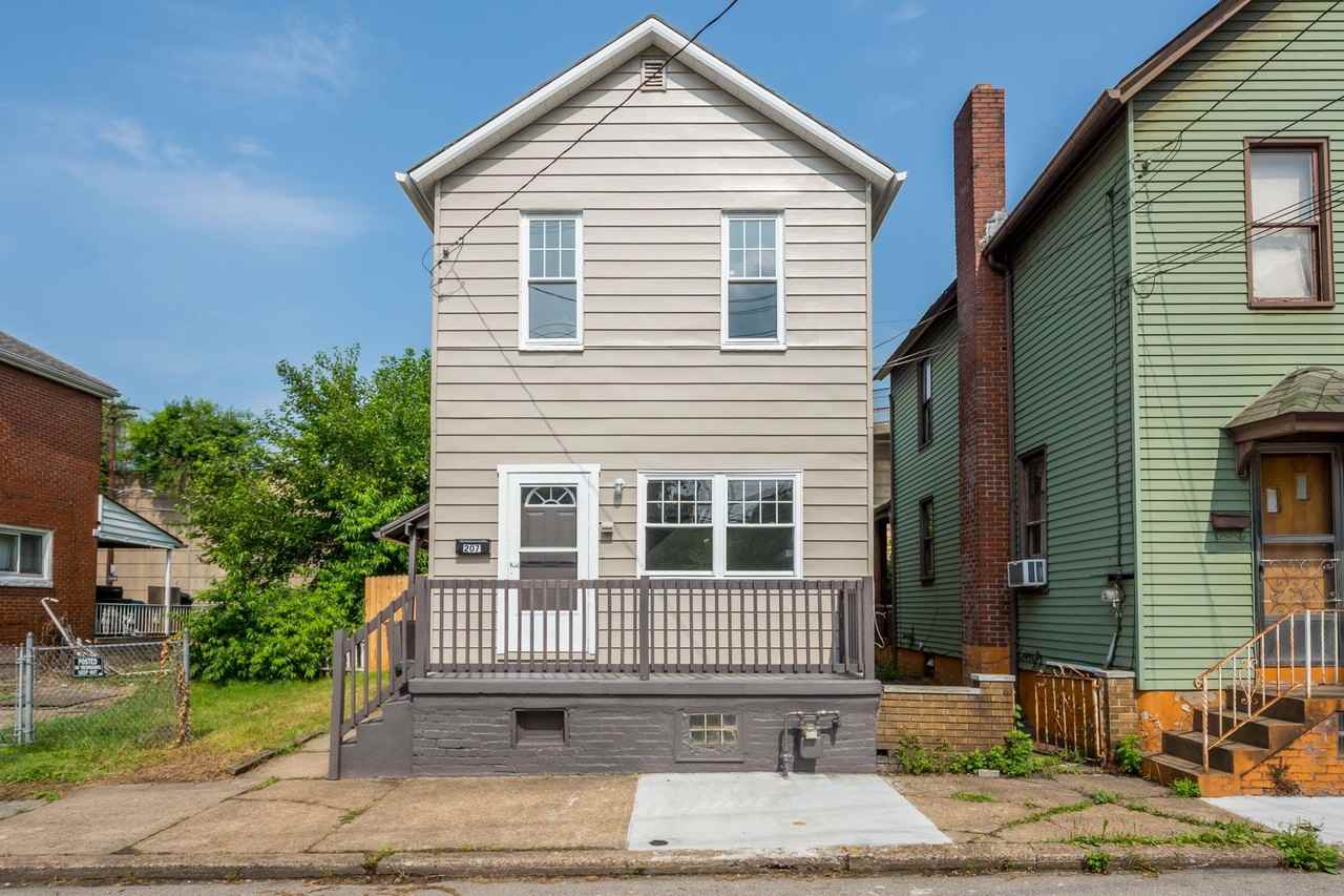 207 Fleet St - Photo 4 of 18