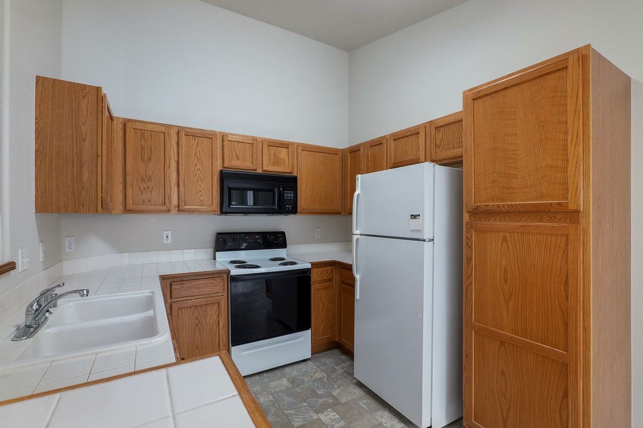 3750 Penny Pt #G - Photo 3 of 25