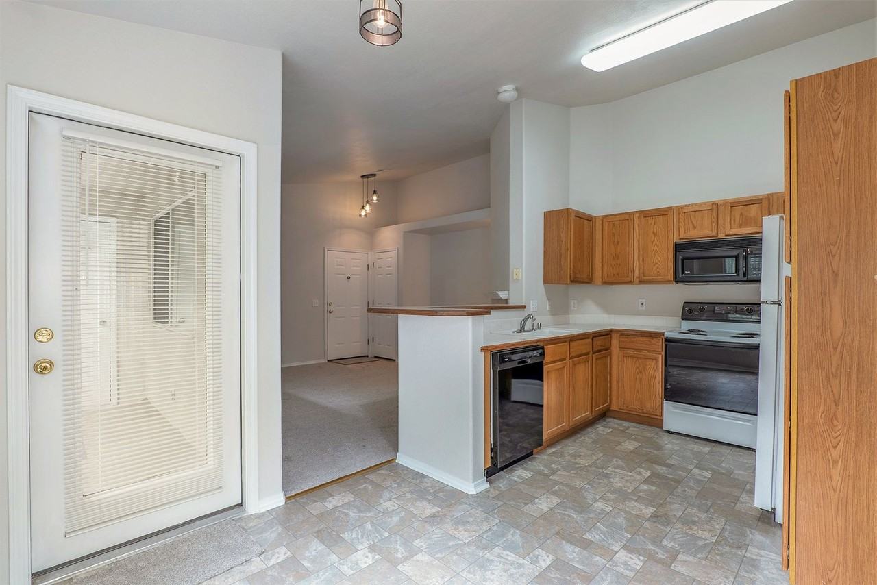 3750 Penny Pt #G - Photo 5 of 25