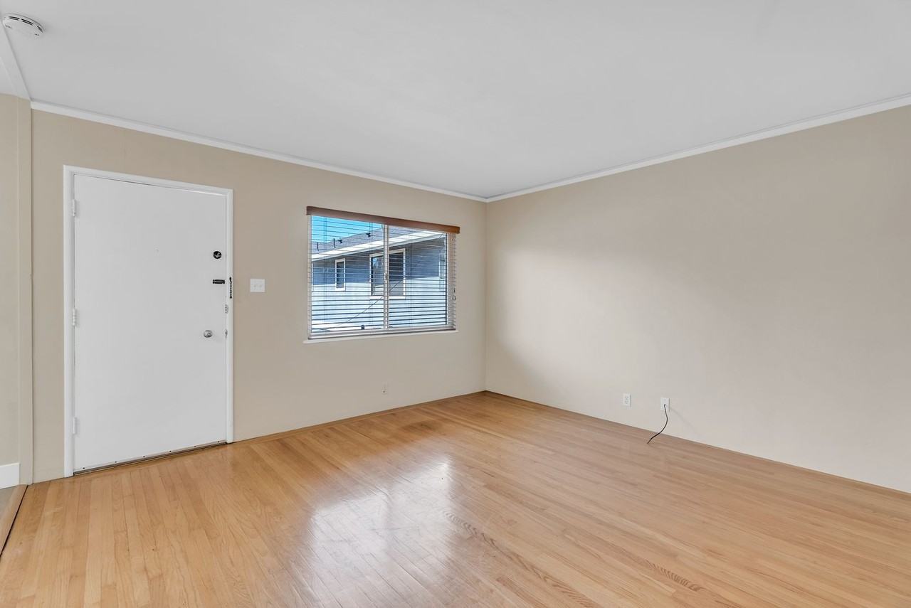 1110 Capuchino Ave - Photo 3 of 18