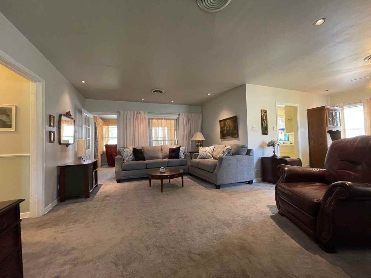 220 Sherwood Dr - Photo 2 of 30