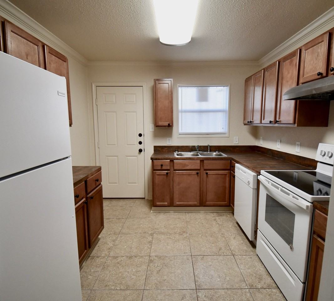 1510/1512 Duncan Avenue - Photo 2 of 9