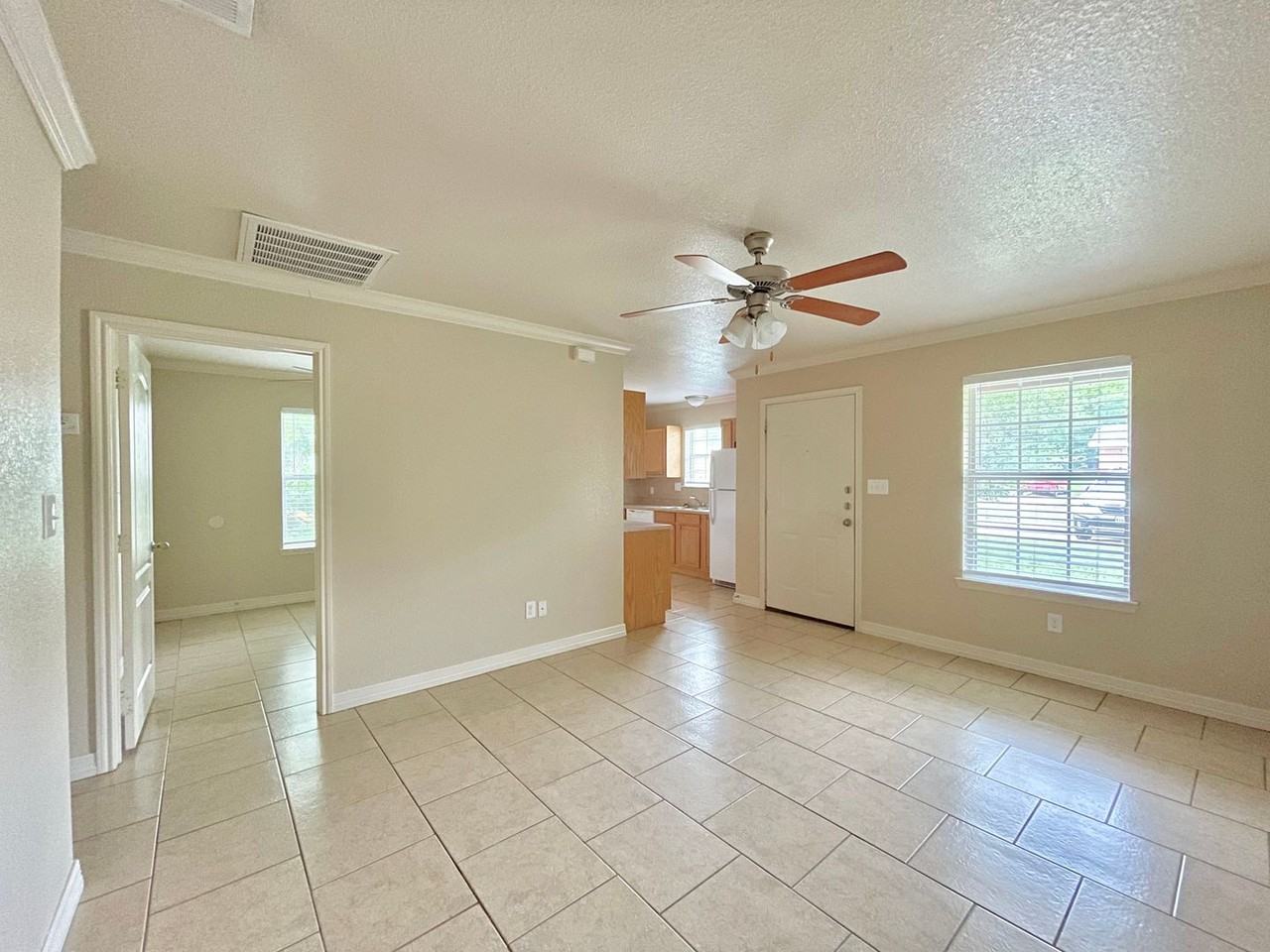 219 W. Robin Lane - Photo 2 of 14