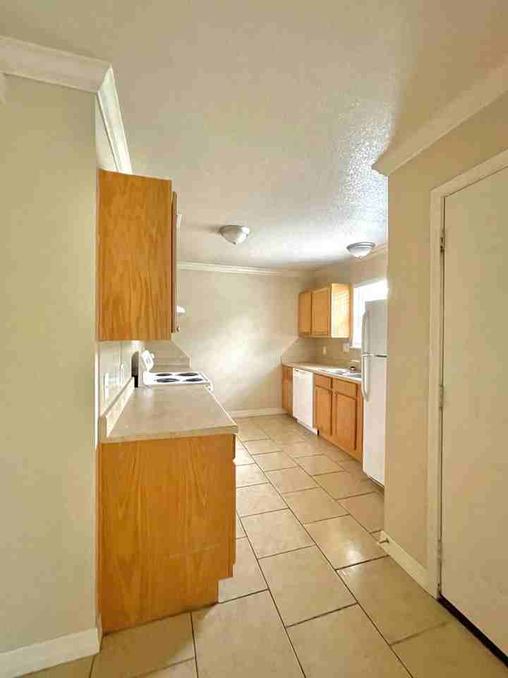 219 W. Robin Lane - Photo 3 of 14