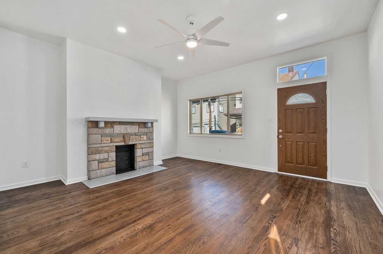 309 Taylor St - Photo 2 of 16