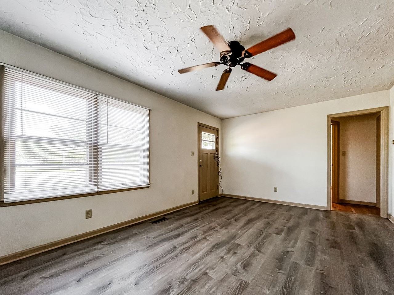 2809 N Plum St - Photo 2 of 11