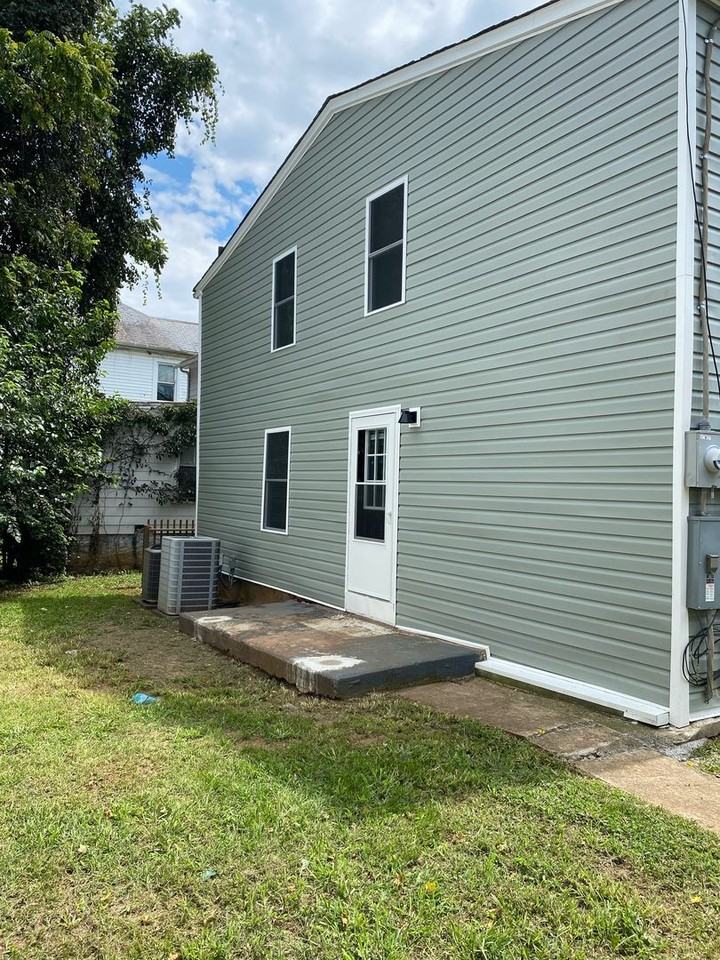 1350 Bedford Ave - Photo 3 of 17