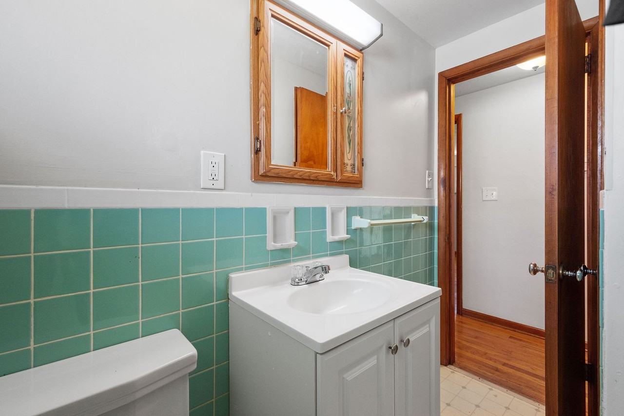 1121 Church Ave - Photo 2 of 23