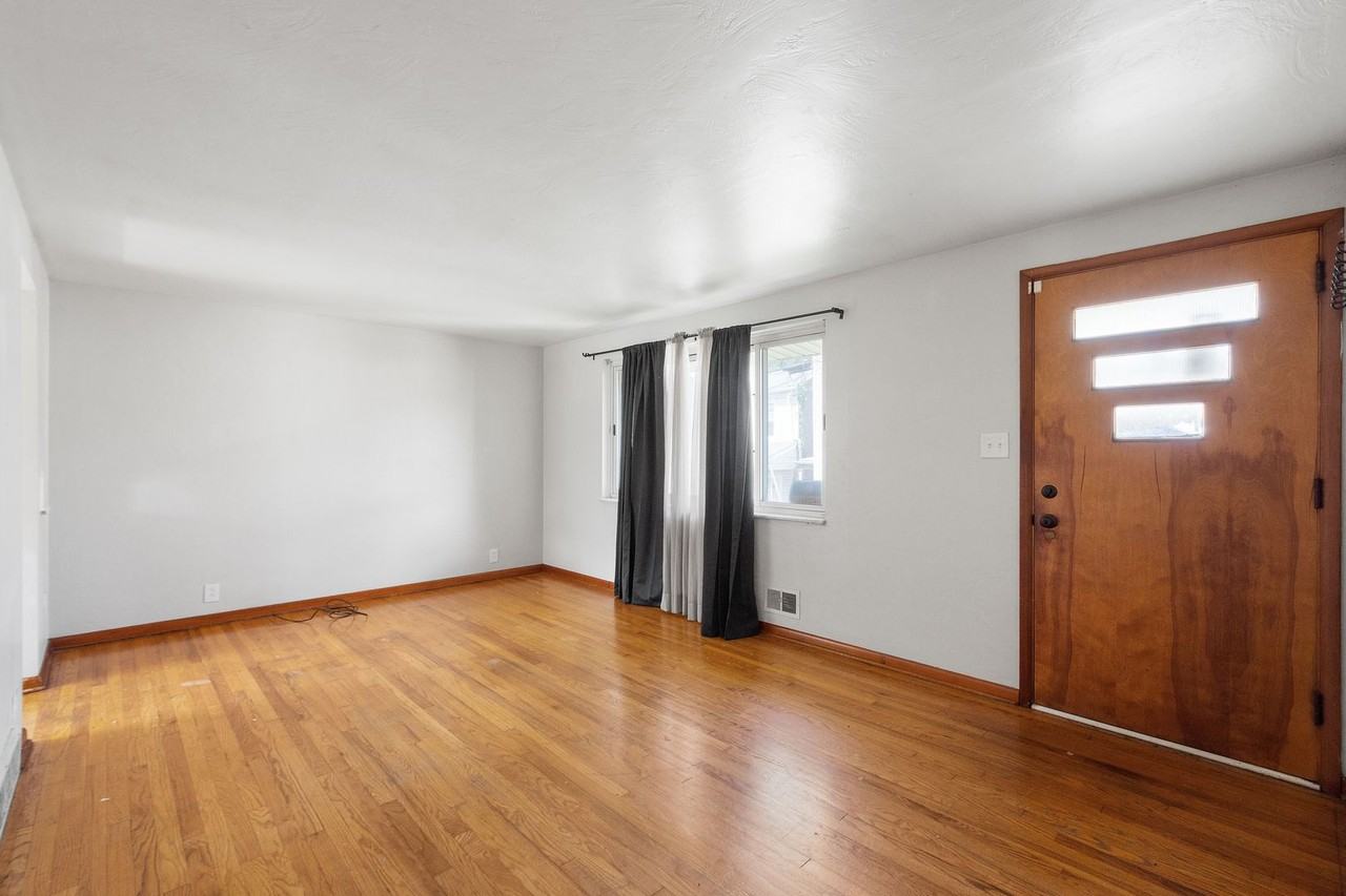 1121 Church Ave - Photo 3 of 23