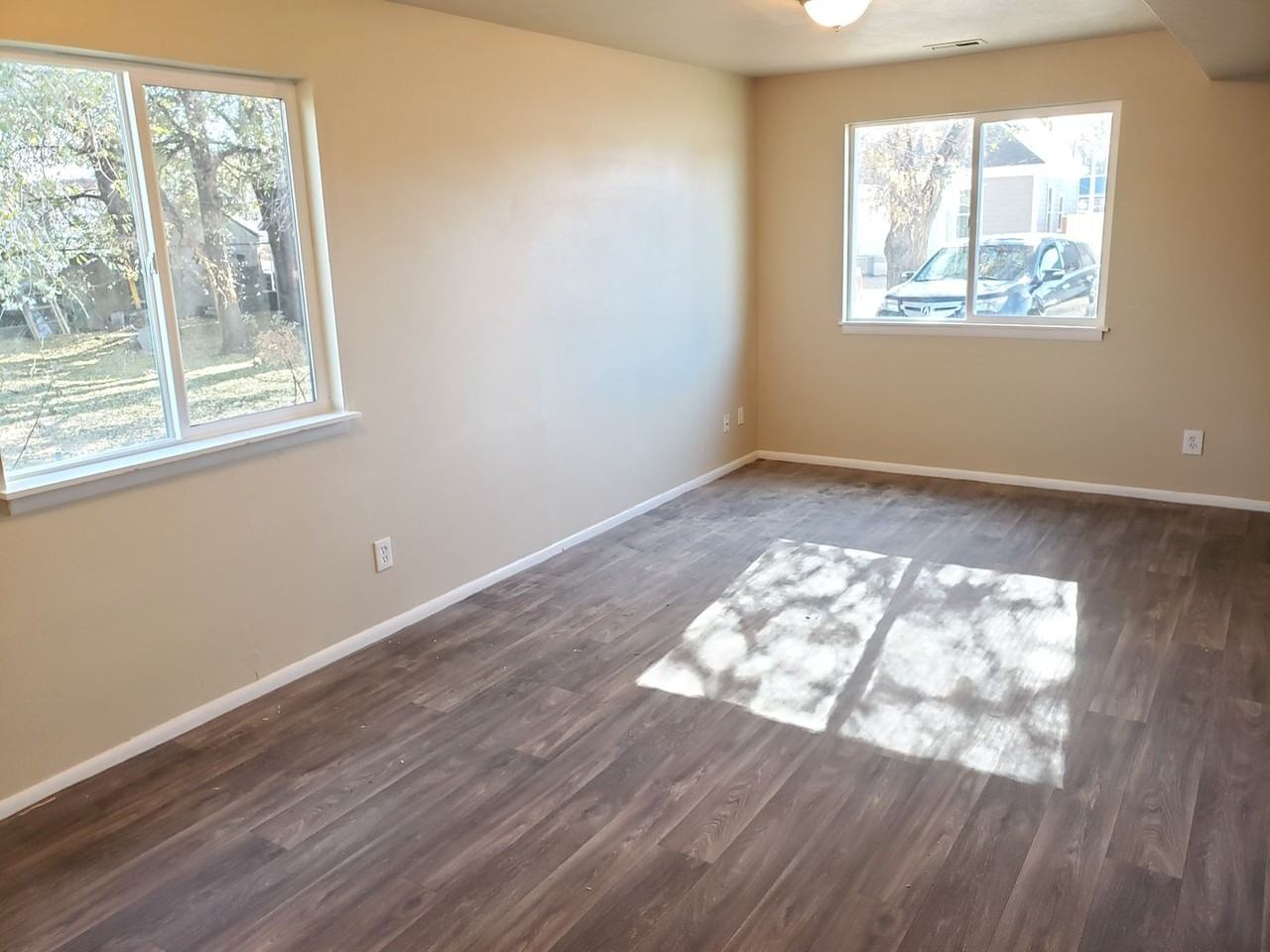 966-972 Center St 4 Plex - Photo 3 of 13