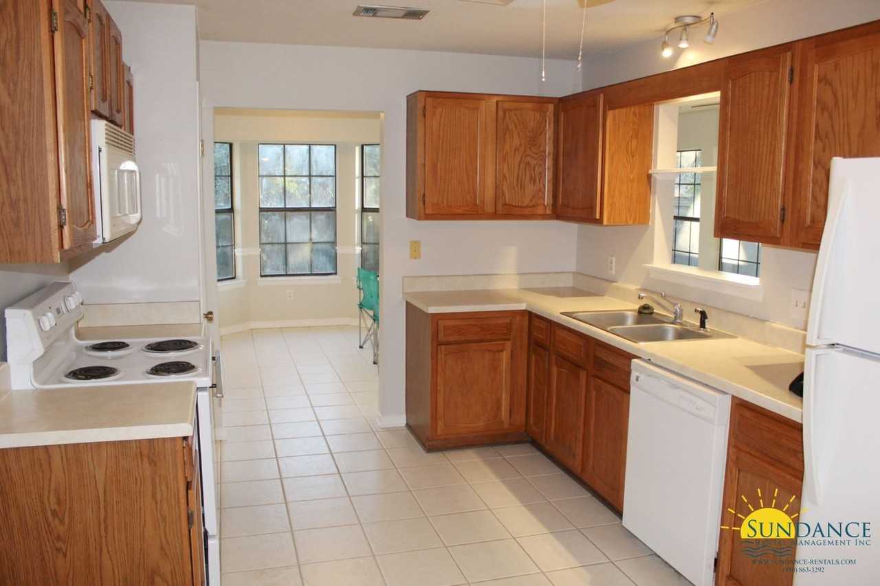 332 Oleander Ave - Photo 5 of 14