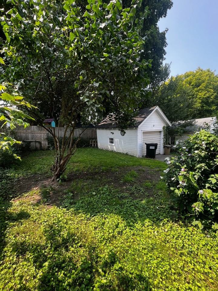 143 Loma Ave - Photo 3 of 25