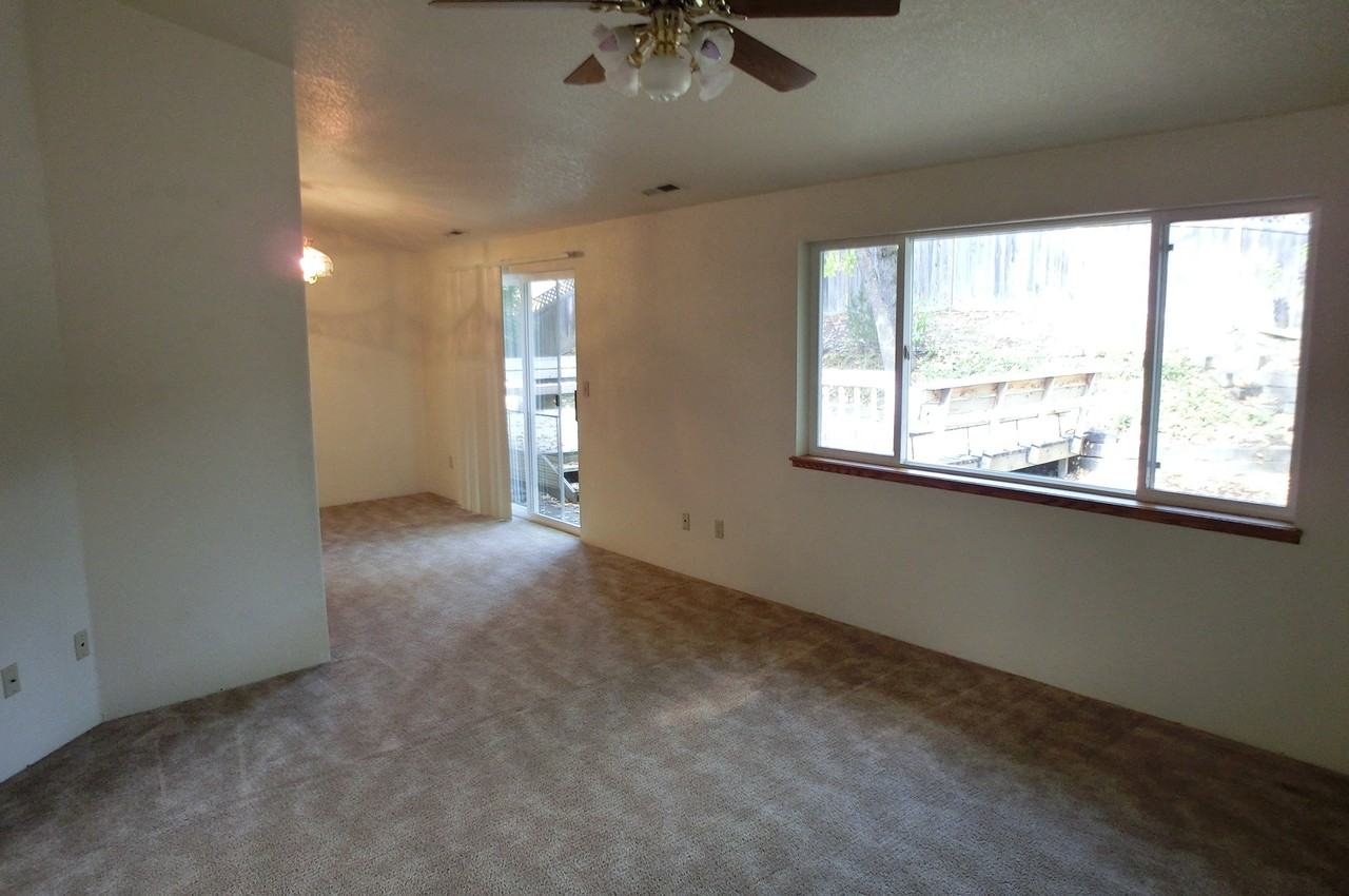 108 Nw Sinclair Dr - Photo 2 of 12