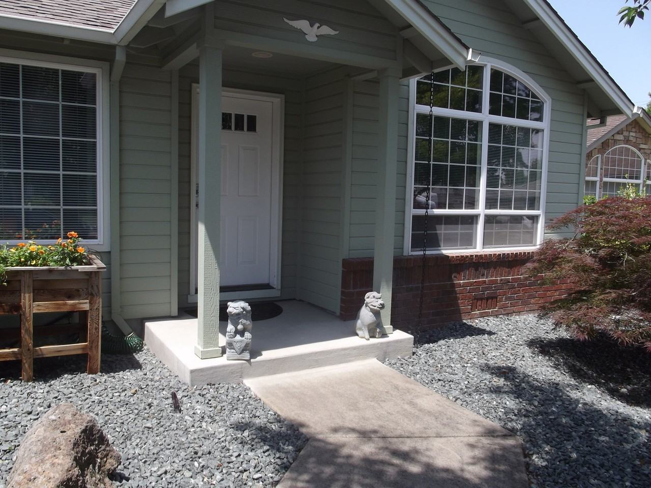 2122 Martin Dr - Photo 2 of 25