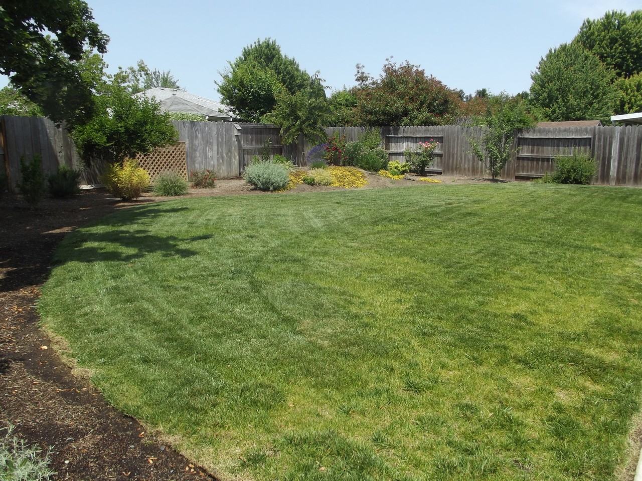 2122 Martin Dr - Photo 4 of 25