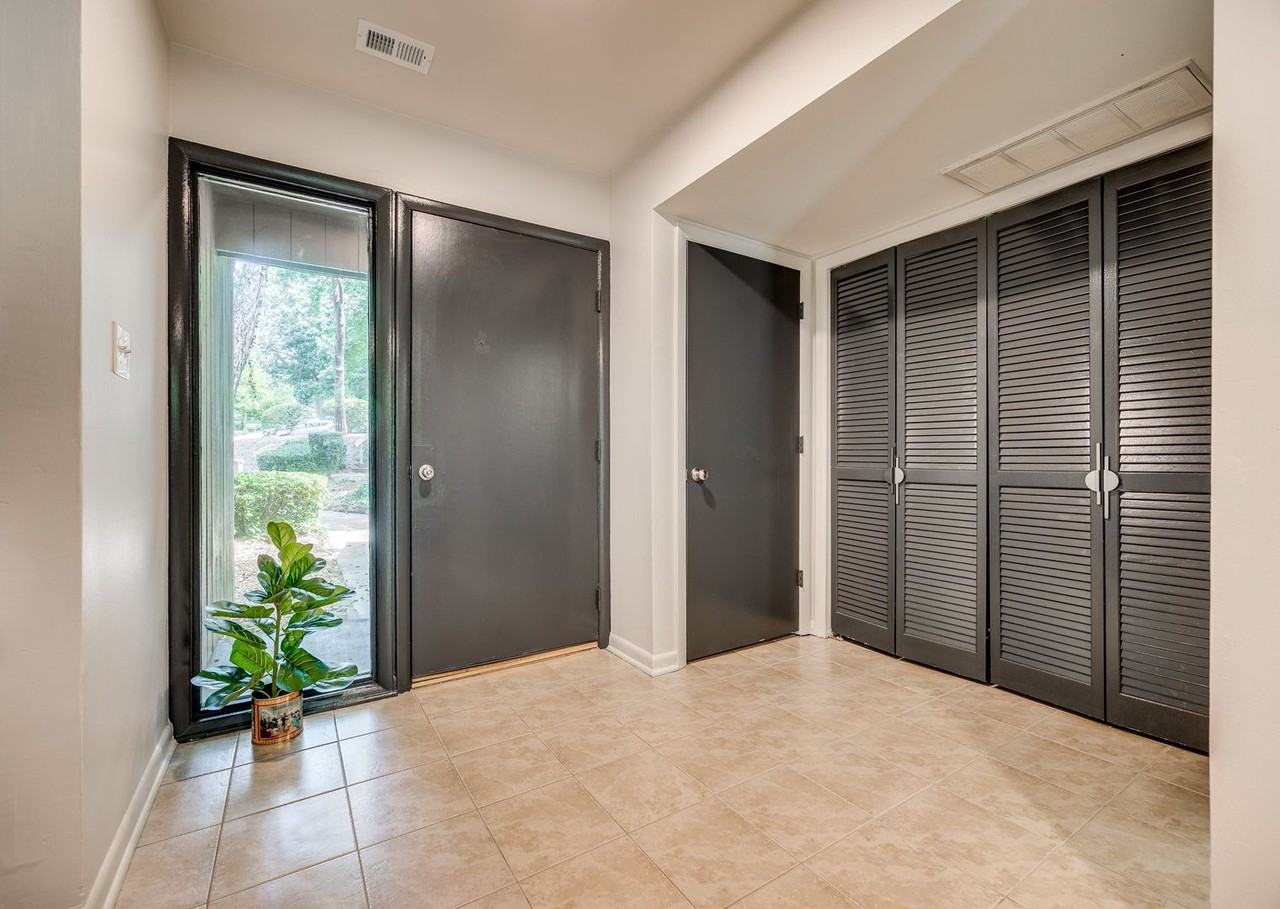 42 Old Post Rd - Photo 2 of 38