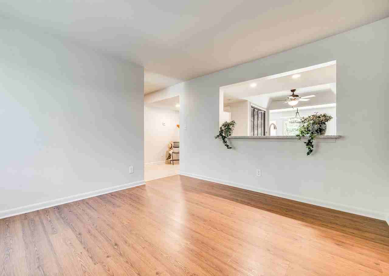 42 Old Post Rd - Photo 3 of 38