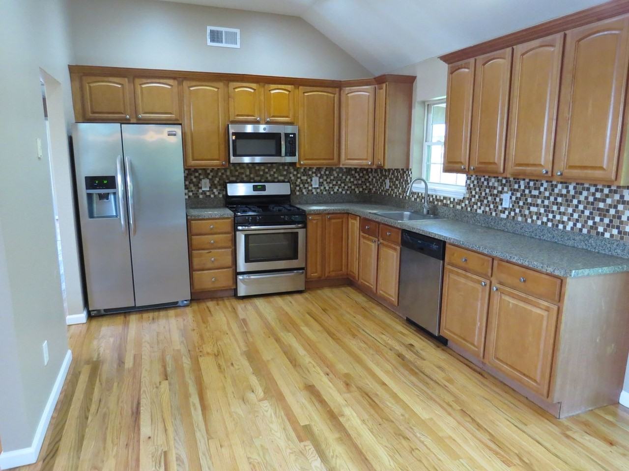 25 Dickens Ave - Photo 2 of 13