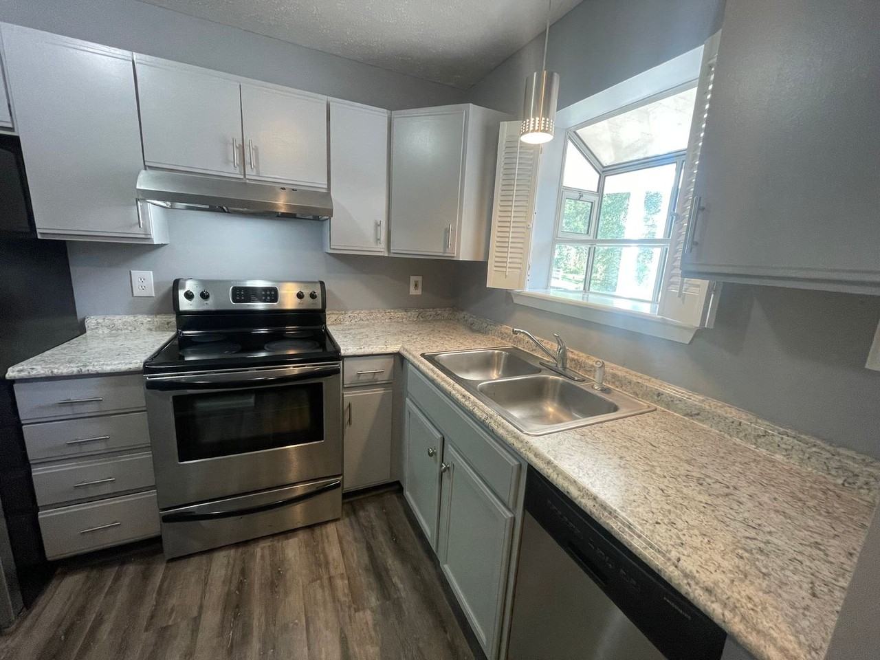 2 Jefferson Village Dr - Photo 2 of 11