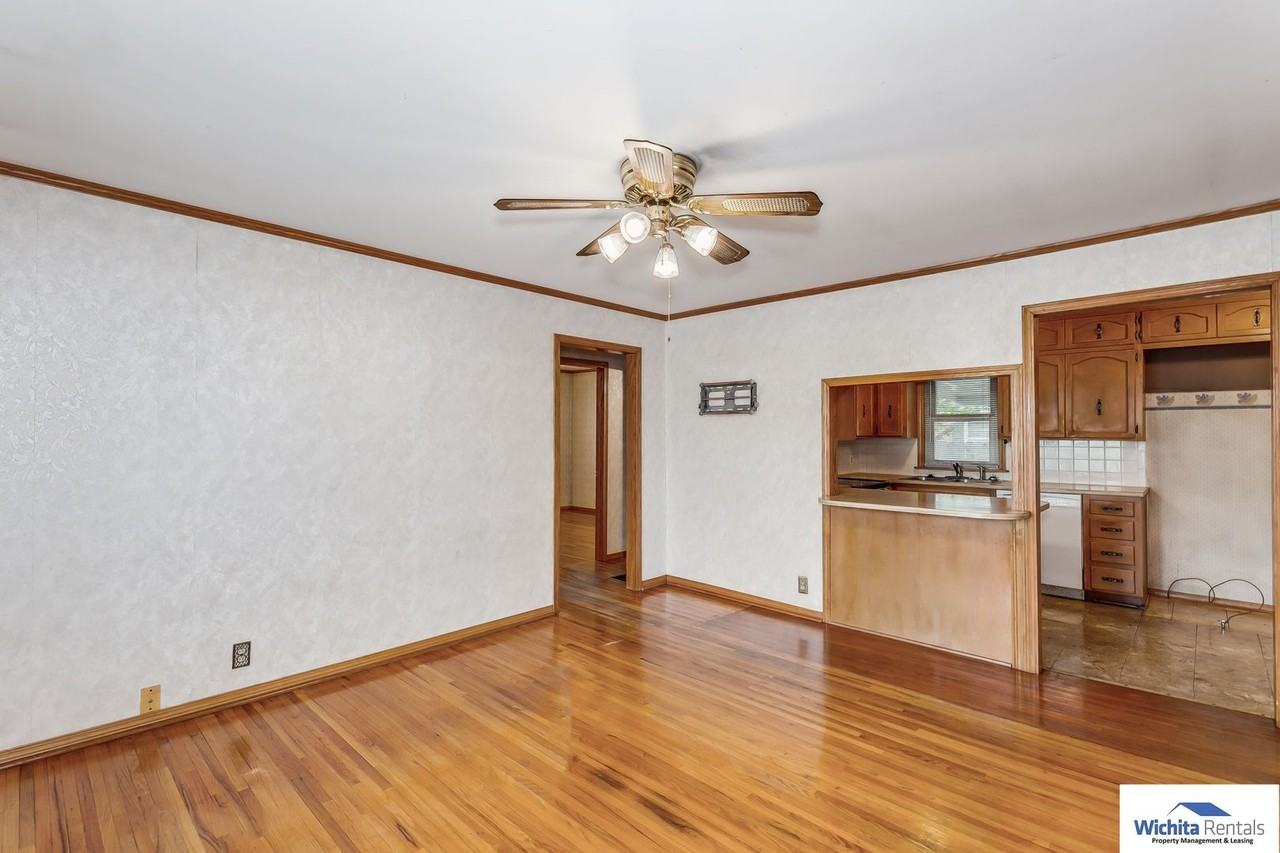 1401 W 27th St N - Photo 3 of 18