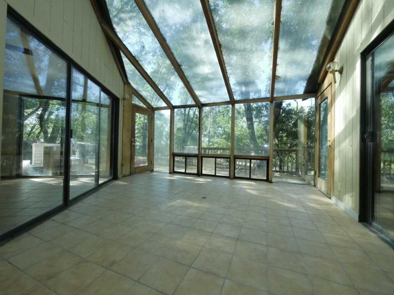 703 Deer Ln - Photo 3 of 12