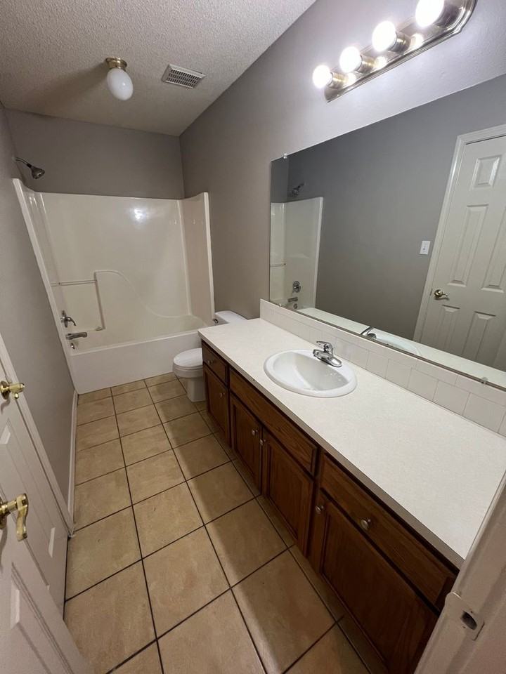 1703 Wilder Ln - Photo 3 of 12