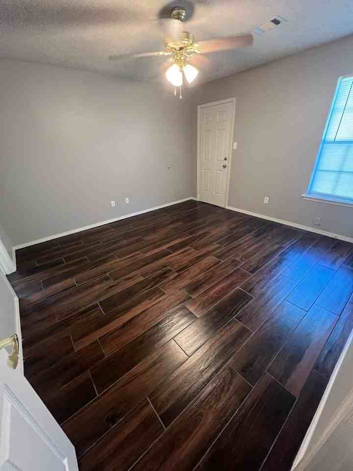 1703 Wilder Ln - Photo 4 of 12