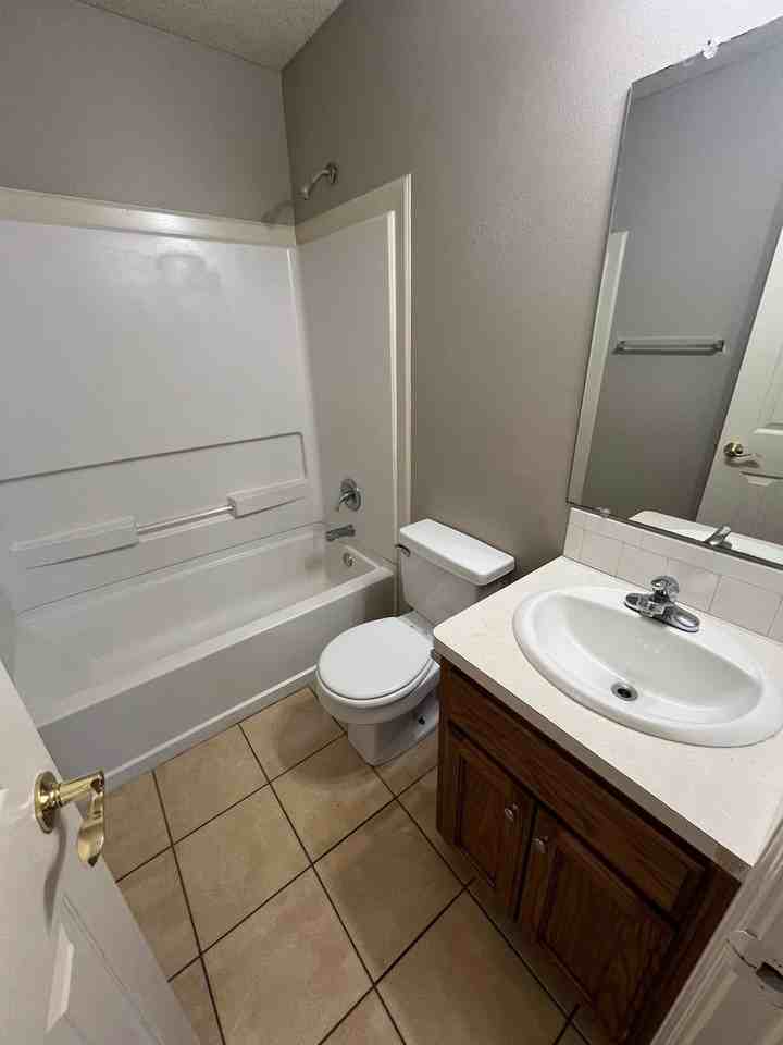 1703 Wilder Ln - Photo 6 of 12